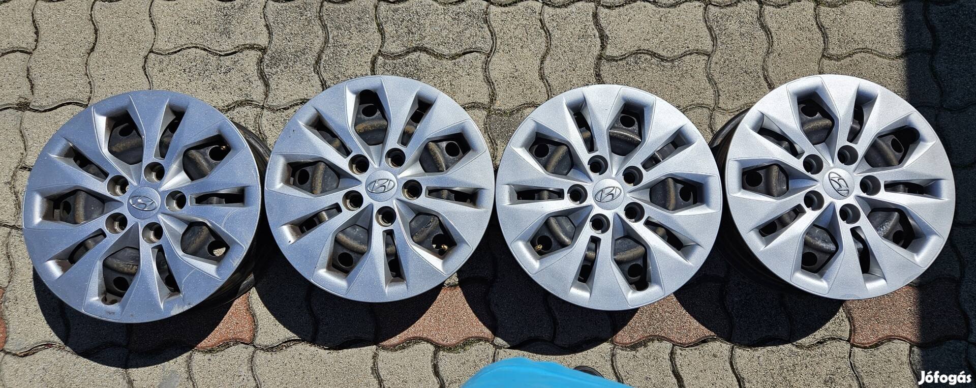 Hyundai(/Kia) felnik dísztárcsával [6Jx15 ET46 5x114,3]